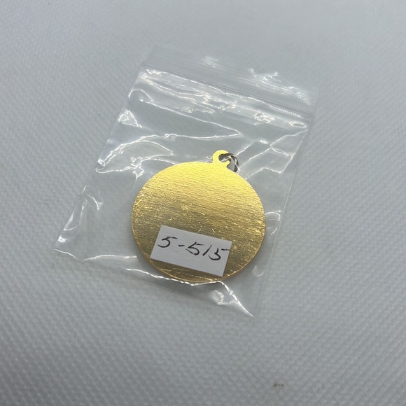 MUSICAL INSTRUMENT PENDANT CHARM GOLD TONE, PIANO, VIOLIN, SAXOPHONE, NOTES - Picture 13 of 13